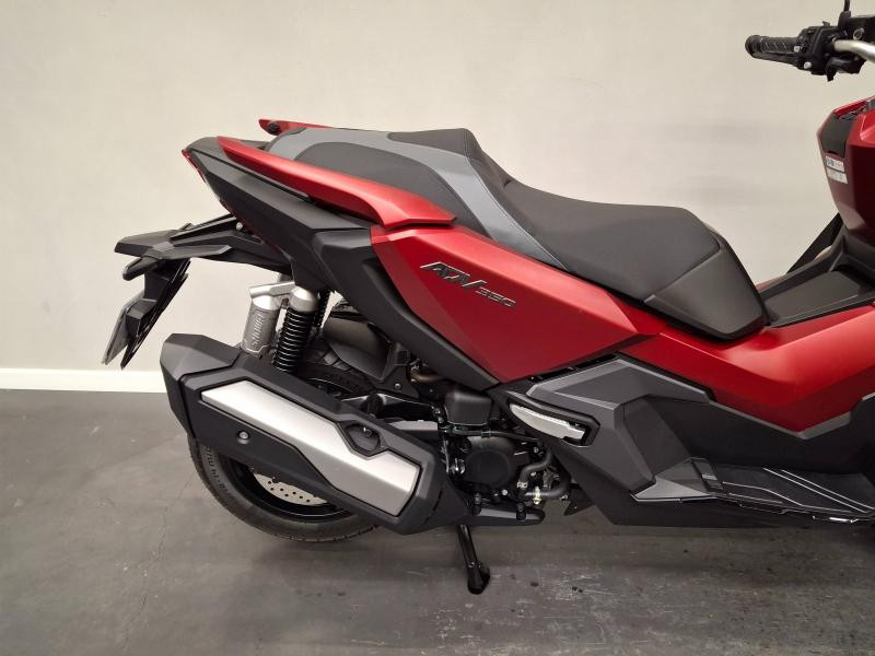 HONDA ADV